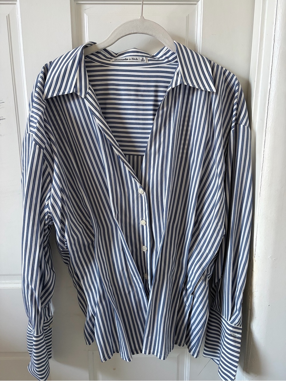 Classic Blue and White Striped Button-Up Shirt - Abercrombie & Fitch